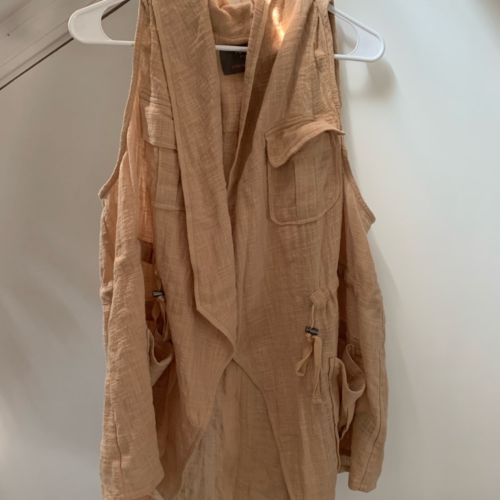 NWT Torrid Vest, size 2. Tan.